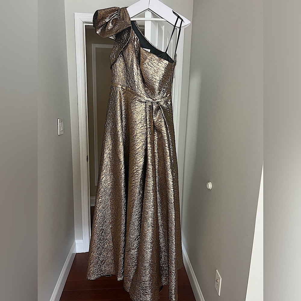 Mac Duggal Crinkle Metallic Ruffle One Shoulder Gown Size 10